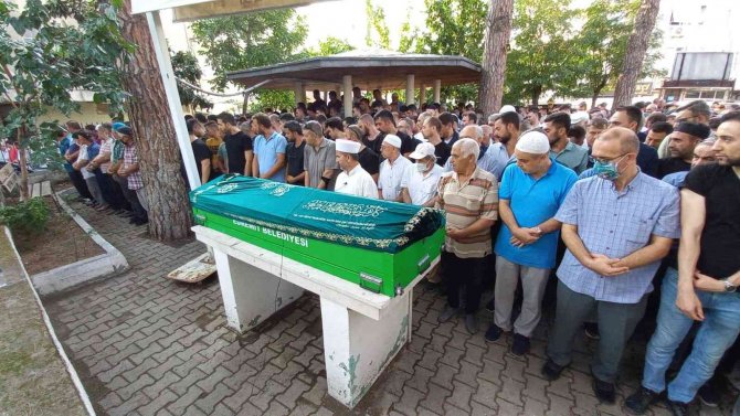 Nikah Saatinde Cenaze Namazı Kılındı