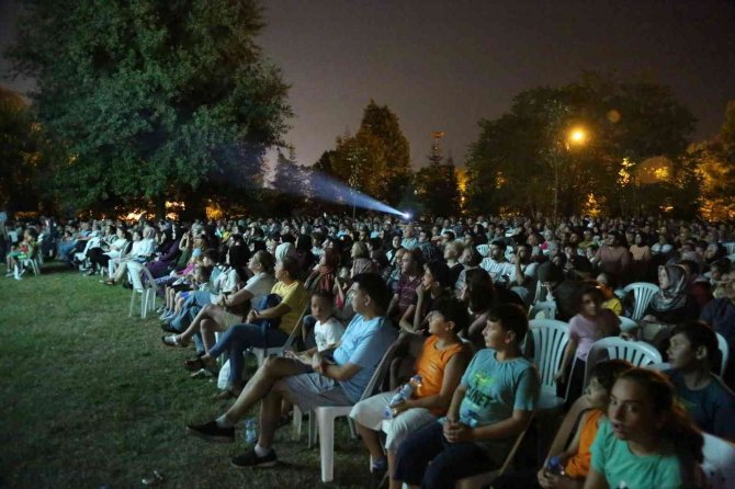 "İ̇yi Ki Varsın Eren" Filmi Gölcük’te Bin 200 Seyirciyle İzlendi