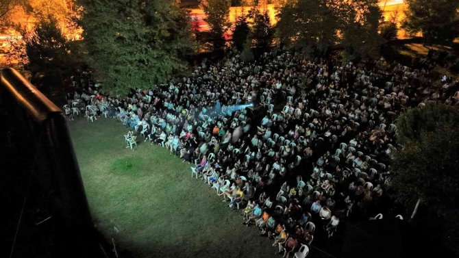 "İ̇yi Ki Varsın Eren" Filmi Gölcük’te Bin 200 Seyirciyle İzlendi