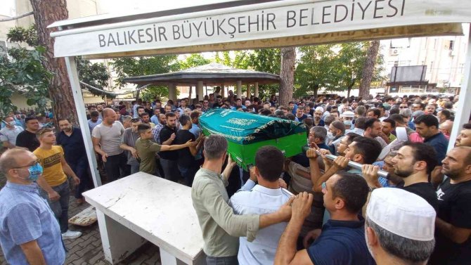 Nikah Saatinde Cenaze Namazı Kılındı