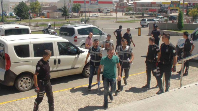 Karaman’daki Cinayetin Şüphelisi İ̇zmir’de Yakalandı