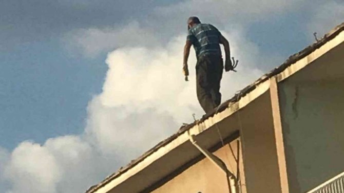 Güvenlik Önlemi Almadan Çatıya Çıktı, Canını Hiçe Saydı
