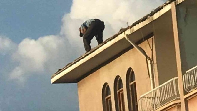Güvenlik Önlemi Almadan Çatıya Çıktı, Canını Hiçe Saydı
