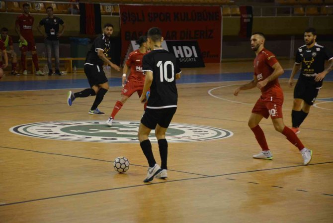 Uefa Futsal Şampiyonlar Ligi Biletini İ̇sveç Ekibi Örebro Sk Kaptı