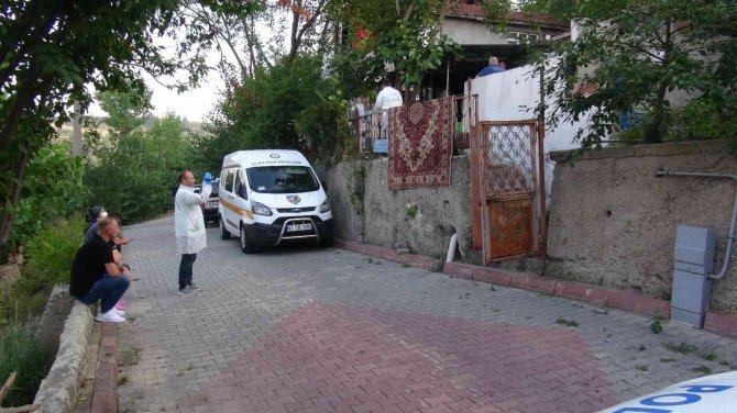 Evinin Bahçesinde Ölü Bulundu