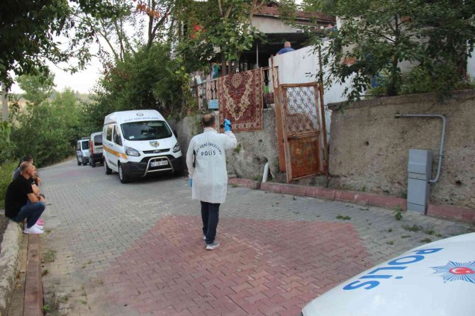 Evinin Bahçesinde Ölü Bulundu
