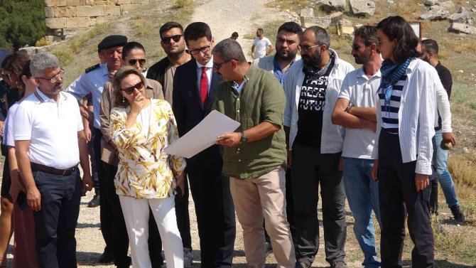 Bakan Yardımcısı Özkan Yavuz Kaya Mezarlarını Gezdi