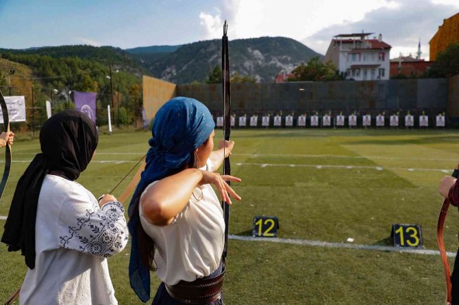 Kütahya’da Türkiye Geleneksel Türk Okçuluk Federasyonu Zafer Kupası Heyecanı