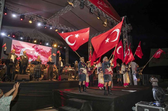 Mersin’de ’Zafer Doğru 100. Yıl Oratoryosu’