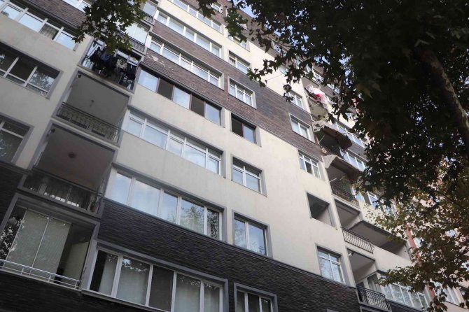 8. Kattan Apartman Boşluğuna Düşen Şahıs Hayatını Kaybetti