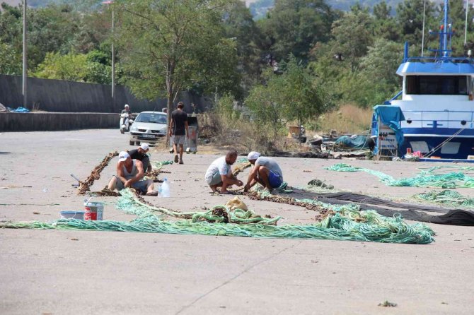 Balıkçılar Denize Açılmaya Hazır