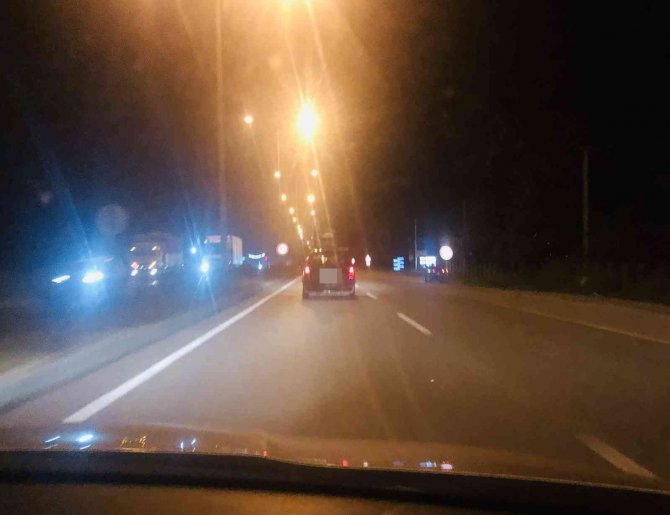 Hafif Ticari Aracın Üzerinde Taşınan Kanepe Görenleri Şaşırttı