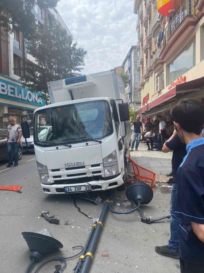 Kamyonetin El Fren Teli Koptu, Facianın Eşiğinden Dönüldü