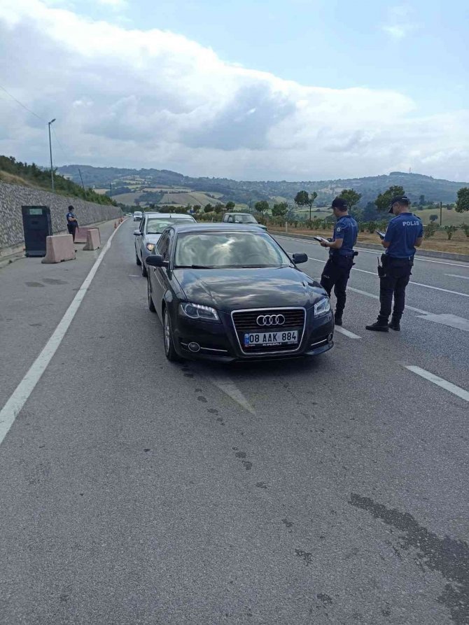 Sinop’ta Aranan 3 Şahıs Ve 1 Düzensiz Göçmen Yakalandı