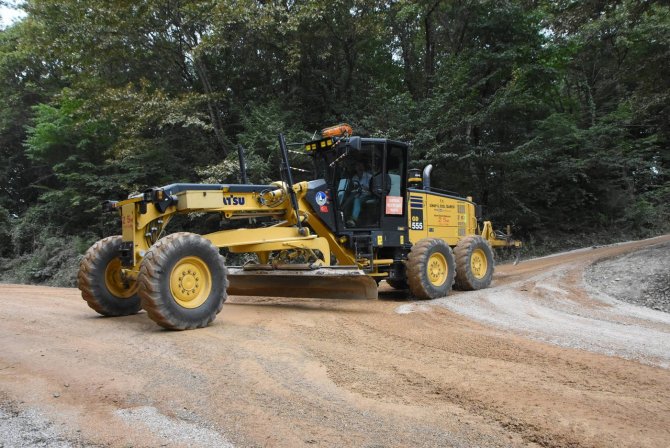 Uzun Yıllardır Bozuk Olan Köy Yollarına Asfalt