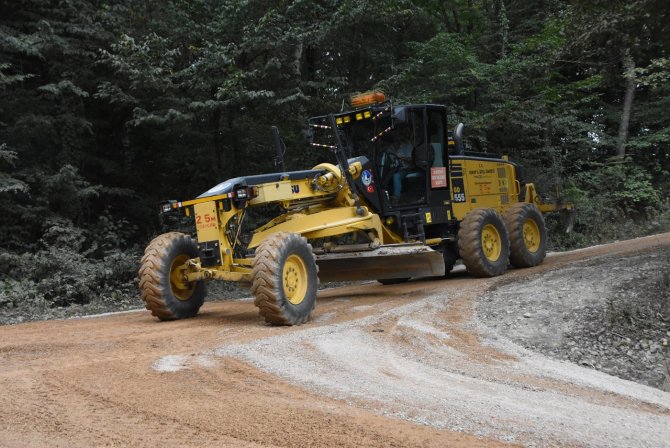 Uzun Yıllardır Bozuk Olan Köy Yollarına Asfalt