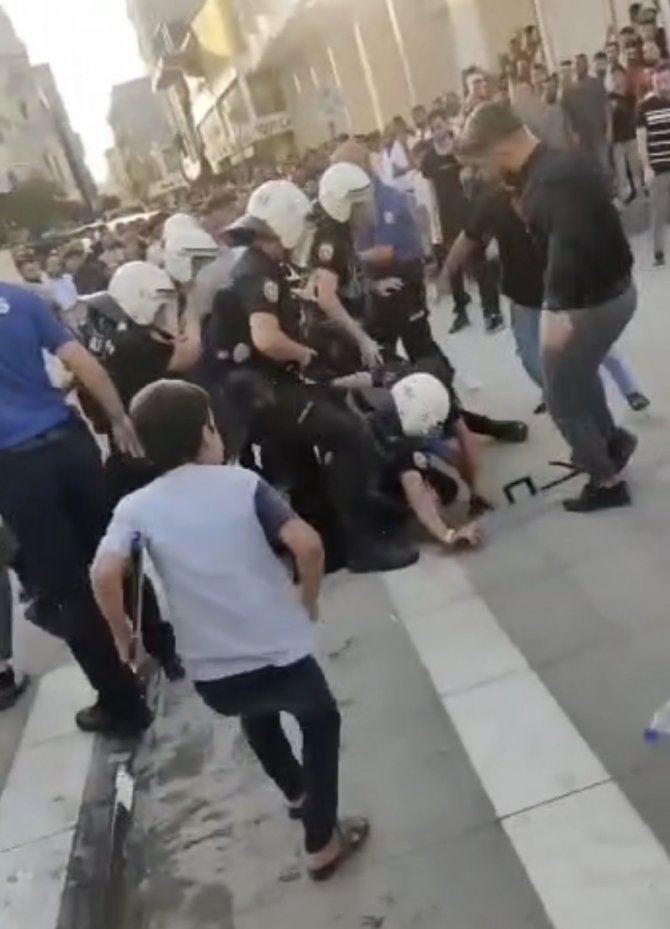 Silopi’de Taciz İddiası Ortalığı Savaş Alanına Çevirdi, Linç Girişimini Polis Önledi