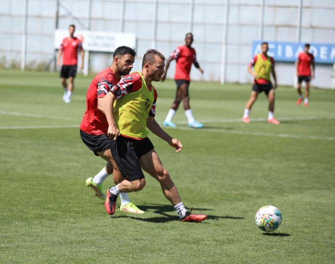 Sivasspor’da Beşiktaş Mesaisi Sürüyor