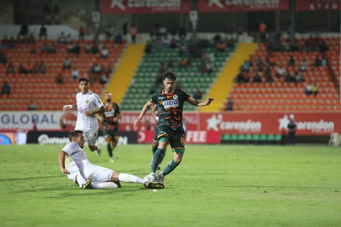 Spor Toto Süper Lig: Corendon Alanyaspor: 0 - İ̇stanbulspor: 0 (İ̇lk Yarı)