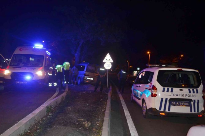 Ağaca Çarpan Ehliyetsiz Sürücü Yaralandı