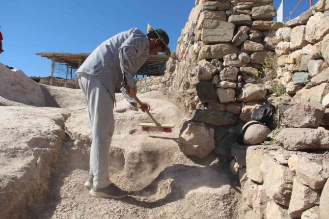 5 Bin Yıllık Harput Kalesi’nde Çalışmalar Tüm Hızıyla Sürüyor