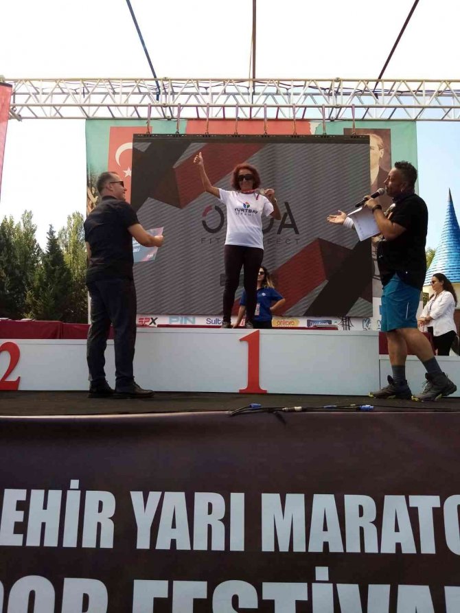 Nilgün Çelik, Eskişehir’den Madalyayla Döndü