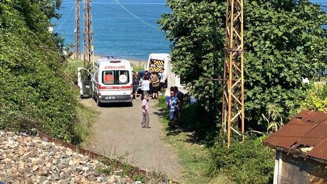 Zonguldk’ta 13 Yaşındaki Yavuz, Denize Kaçan Topunu Alırken Kalp Krizinden Öldü