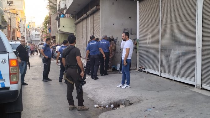 Polisin ’Dur’ İhtarına Uymadı, Saklandığı Evdeki Çocuğu Rehin Aldı
