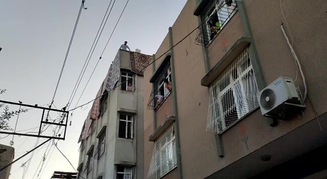 Polisin ’Dur’ İhtarına Uymadı, Saklandığı Evdeki Çocuğu Rehin Aldı