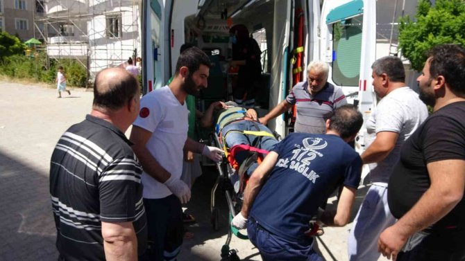 Perde Asarken 3.kattan Aşağıya Düştü