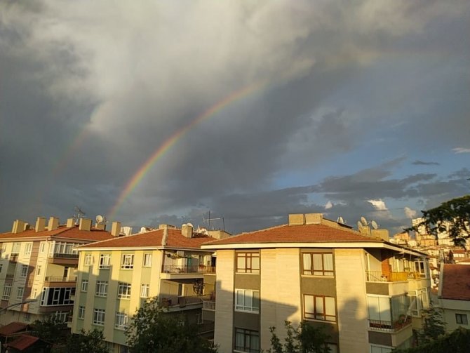 Başkentte Yağmur Sonrası Kartpostallık Gökkuşağı