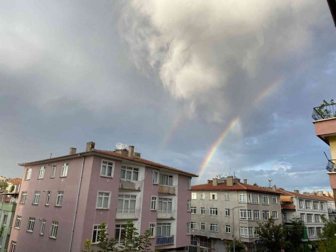 Başkentte Yağmur Sonrası Kartpostallık Gökkuşağı