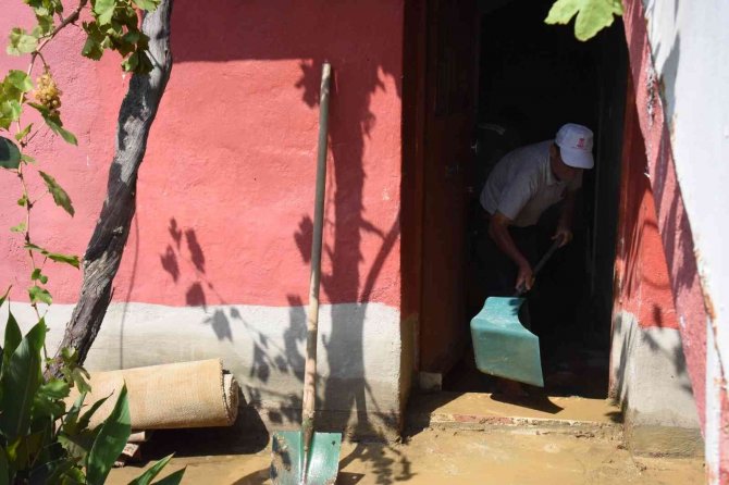 Yağış Sonrasında Tüm İmkanlarıyla Seferber Oldu