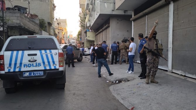 Polisin ’Dur’ İhtarına Uymadı, Saklandığı Evdeki Çocuğu Rehin Aldı