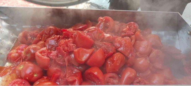 Salça Zamanı Telefonu Susmuyor