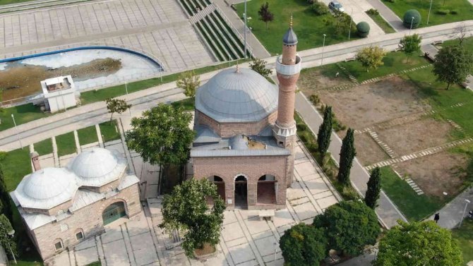 Hırsızlar Caminin Kurşunlarını Çaldı