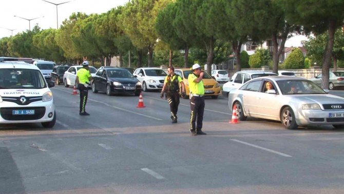 Sivil Polis Aracı Otomobille Çarpıştı: 1’i Ağır 8 Yaralı