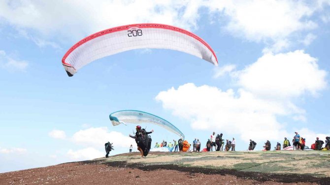 Yamaç Paraşütü Ön Dünya Kupası Xc Open Yarışları Öncesi Antrenman Uçuşları Yapıldı