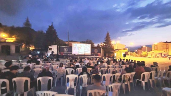 Emet’te Açık Havada Sinema Keyfi