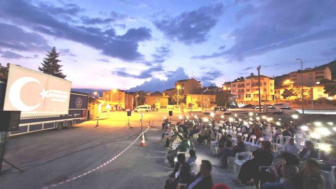 Emet’te Açık Havada Sinema Keyfi