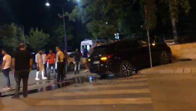 Dikkatsiz Sürücüler Kavşakta Kafa Kafaya Çarpıştı