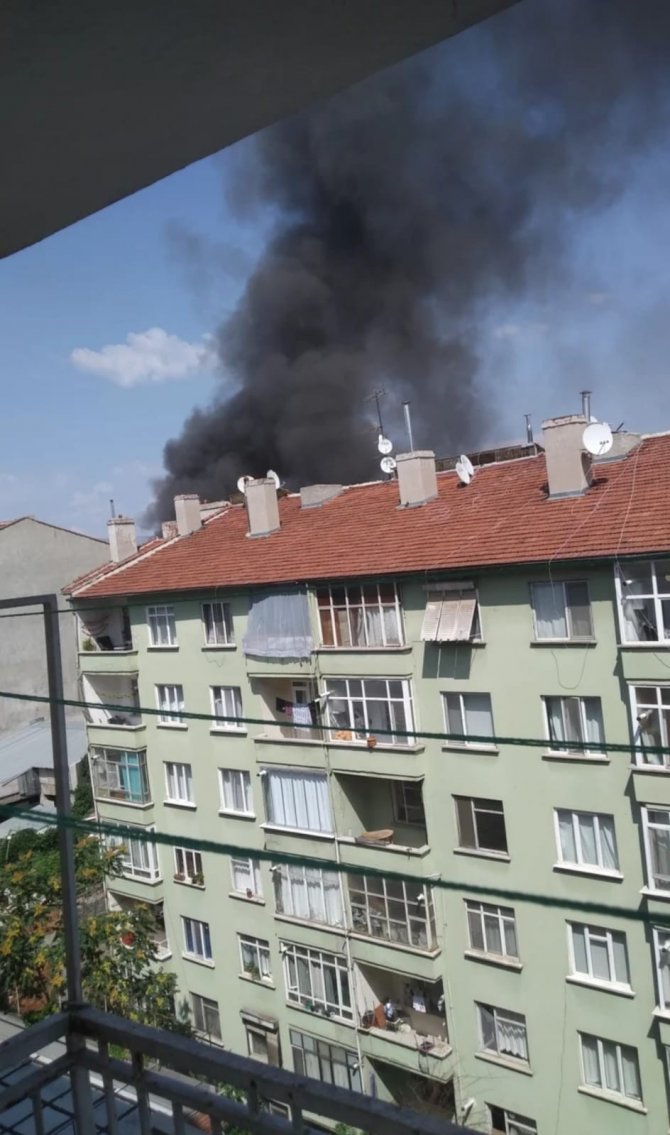 Yıkımı Süren Pazar Yerinde Yangın Çıktı