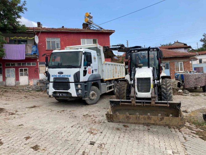 İ̇nönü Belediyesi Sel Afetinin Ardından Yaraları Sarıyor