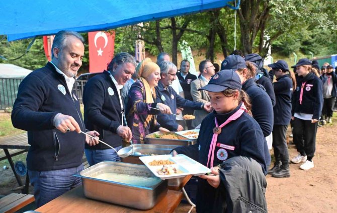 İ̇zcilerin Uludağ Eteklerinde Kamp Keyfi