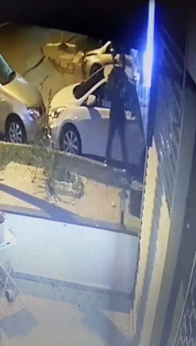İ̇stanbul’da Vatandaşların Kabusu Hırsız Yakalandı: 22 Otomobilin Multimedya Cihazını Çaldı