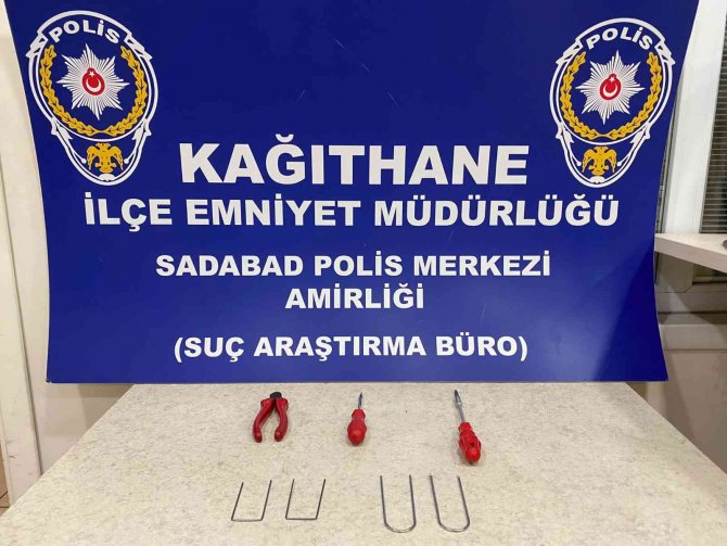 İ̇stanbul’da Vatandaşların Kabusu Hırsız Yakalandı: 22 Otomobilin Multimedya Cihazını Çaldı
