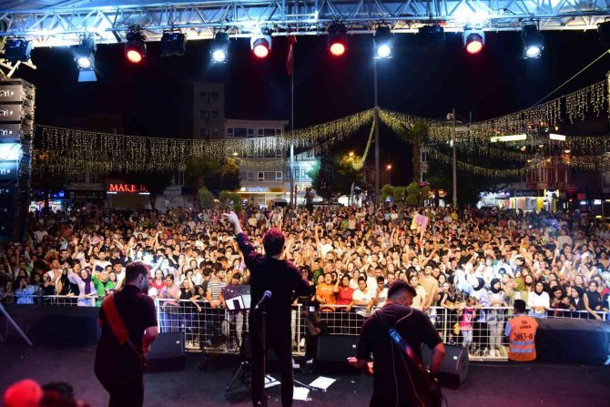 Karacabey’de Yusuf Güney İle ‘Zafer Bayramı’ Coşkusu