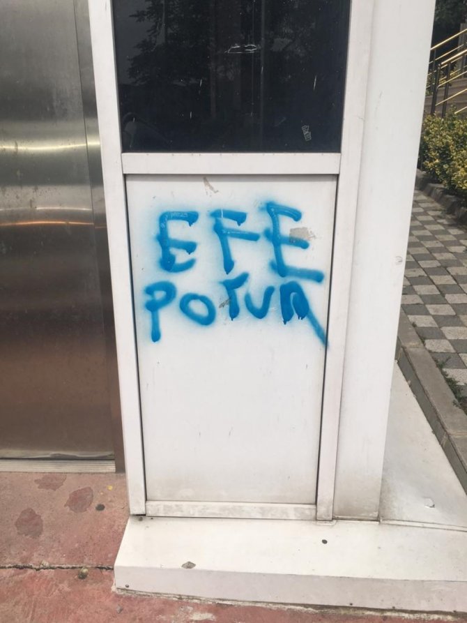 Yaya Üst Geçidinin Asansörünü Bu Hale Getirdiler