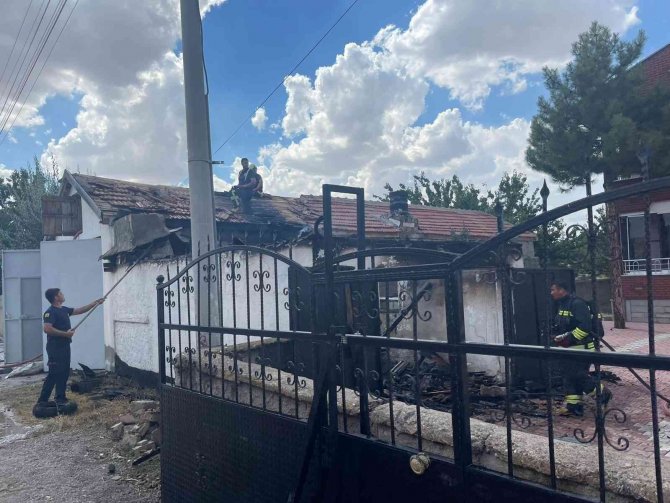 Konya’da Tüp Patlayan Ev Kullanılamaz Hale Geldi
