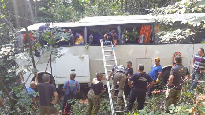 Tur Otobüsü Şarampole Uçtu: 1 Ölü, 45 Yaralı (2)